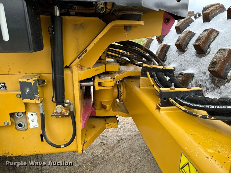 image for item EG7009 2010 Caterpillar CS56 single drum vibratory roller