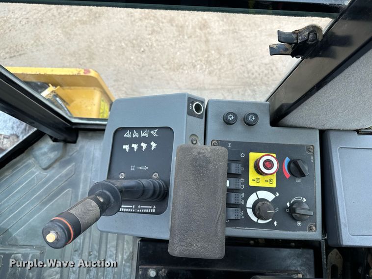 image for item EG7009 2010 Caterpillar CS56 single drum vibratory roller