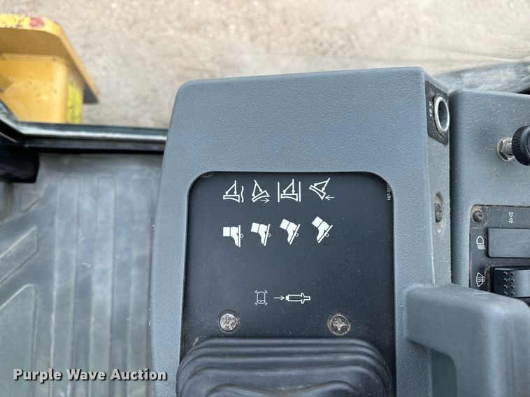 image for item EG7009 2010 Caterpillar CS56 single drum vibratory roller