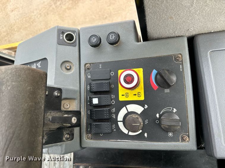 image for item EG7009 2010 Caterpillar CS56 single drum vibratory roller