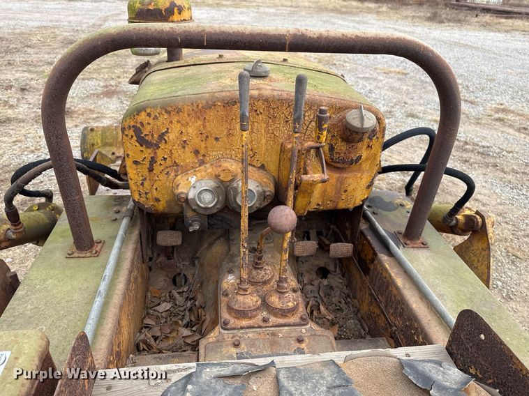 image for item EG7906 Caterpillar Twenty-Two dozer