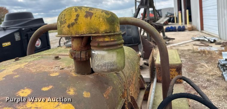 image for item EG7906 Caterpillar Twenty-Two dozer