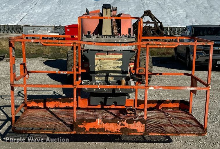 image for item EH7260 2007 JLG 600S boom lift