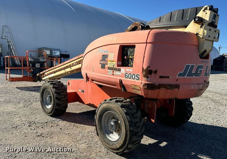 image for item EH7260 2007 JLG 600S boom lift
