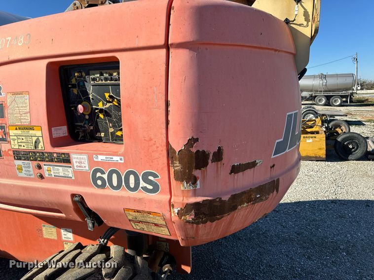 image for item EH7260 2007 JLG 600S boom lift