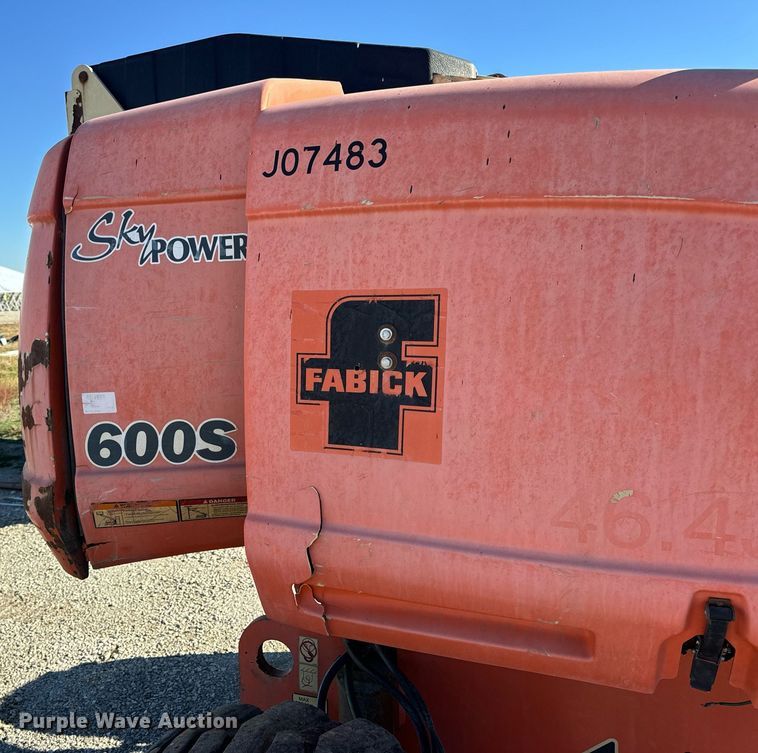 image for item EH7260 2007 JLG 600S boom lift