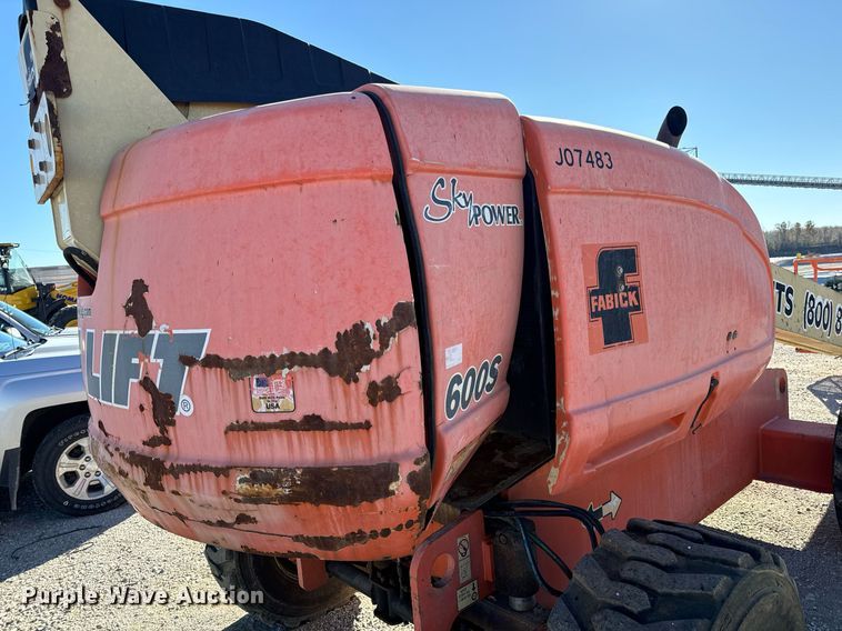 image for item EH7260 2007 JLG 600S boom lift