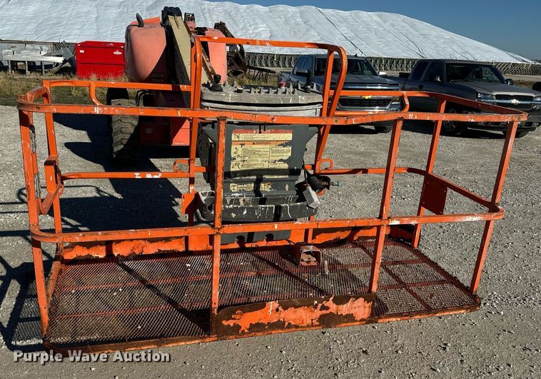 image for item EH7260 2007 JLG 600S boom lift