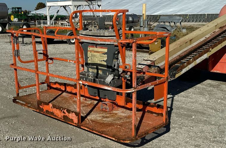image for item EH7260 2007 JLG 600S boom lift
