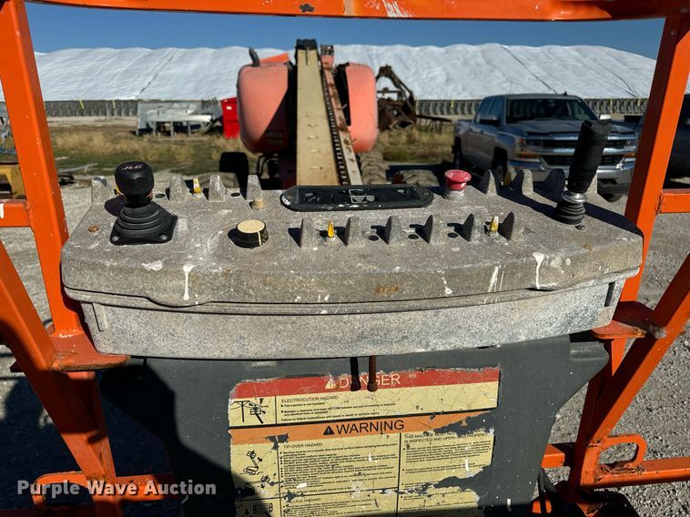 image for item EH7260 2007 JLG 600S boom lift