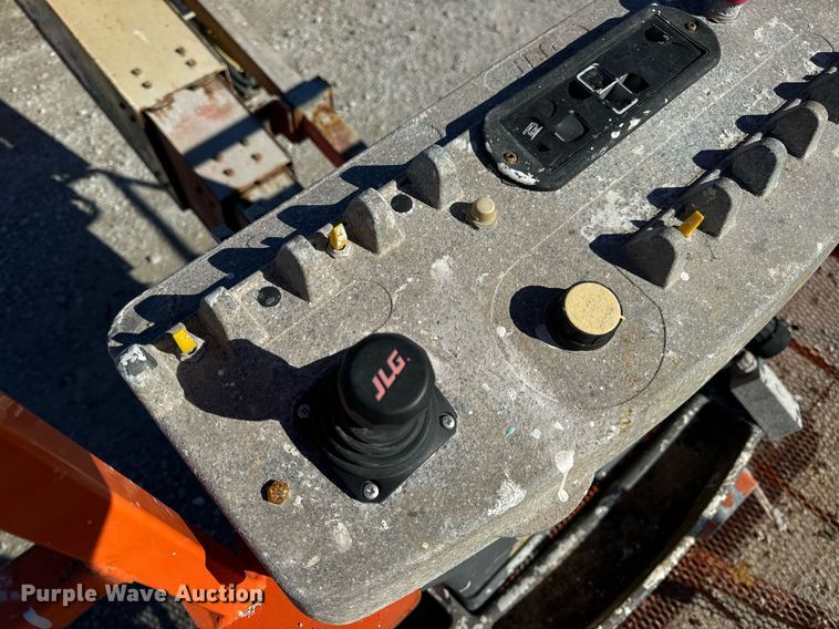 image for item EH7260 2007 JLG 600S boom lift