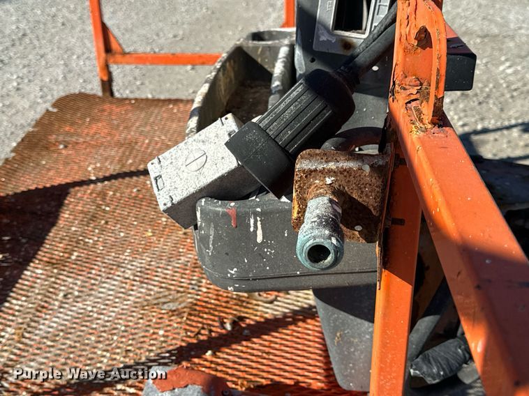 image for item EH7260 2007 JLG 600S boom lift