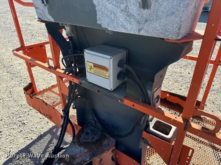 image for item EH7260 2007 JLG 600S boom lift