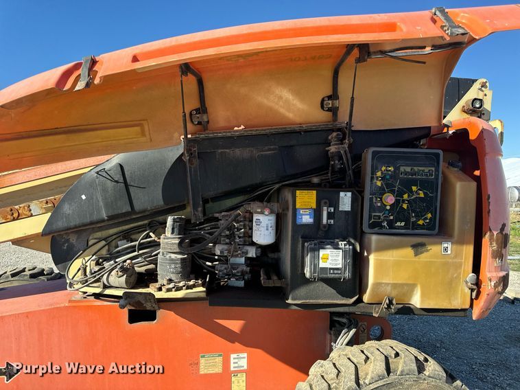 image for item EH7260 2007 JLG 600S boom lift