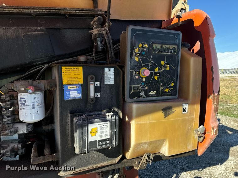 image for item EH7260 2007 JLG 600S boom lift