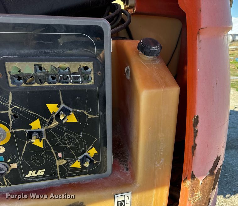 image for item EH7260 2007 JLG 600S boom lift