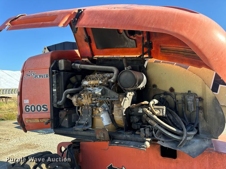 image for item EH7260 2007 JLG 600S boom lift