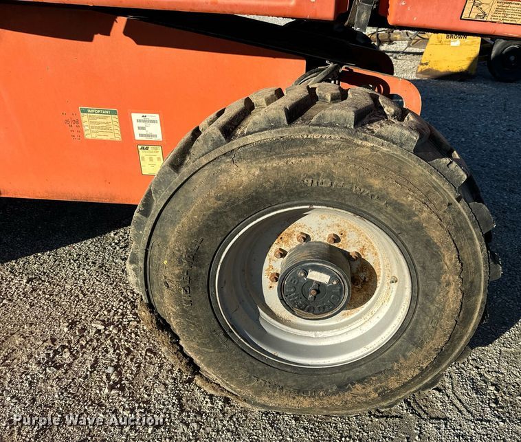 image for item EH7260 2007 JLG 600S boom lift