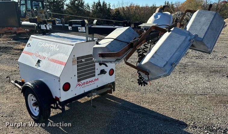 image for item EH7301 2005 Magnum MLT4060MMH light plant