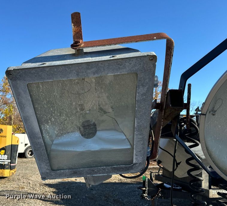 image for item EH7301 2005 Magnum MLT4060MMH light plant