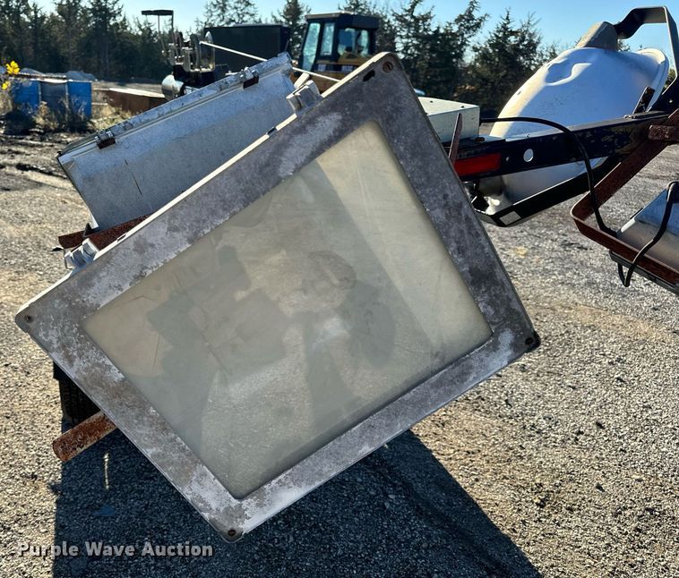 image for item EH7301 2005 Magnum MLT4060MMH light plant