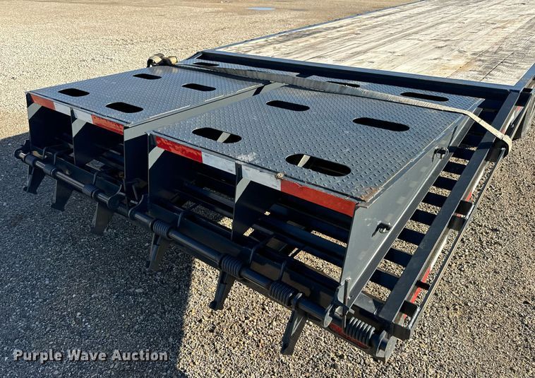 image for item EH7318 2022 Tex Fab Mfg LLC 20DO-35+5GN equipment trailer