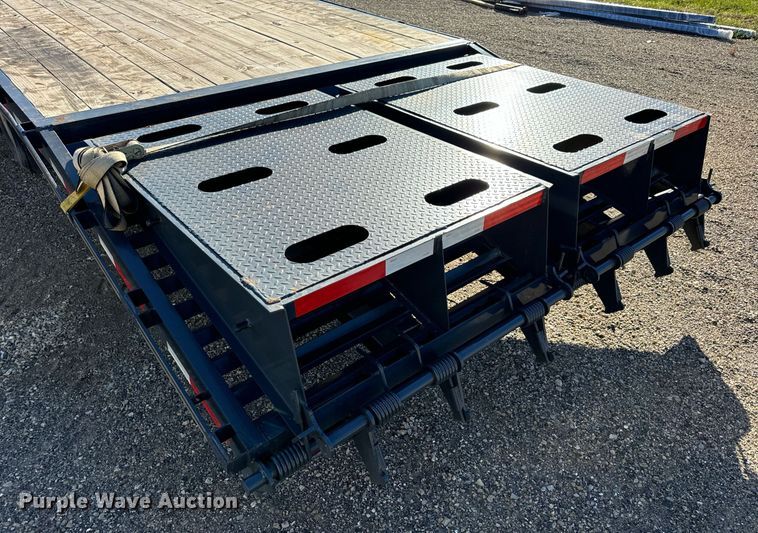 image for item EH7318 2022 Tex Fab Mfg LLC 20DO-35+5GN equipment trailer