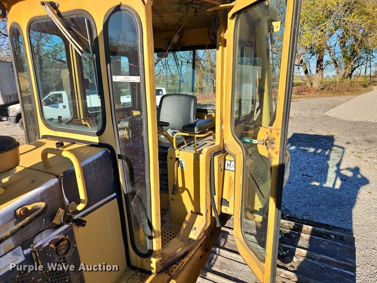 image for item EI8558 1996 Caterpillar D5H LGP dozer