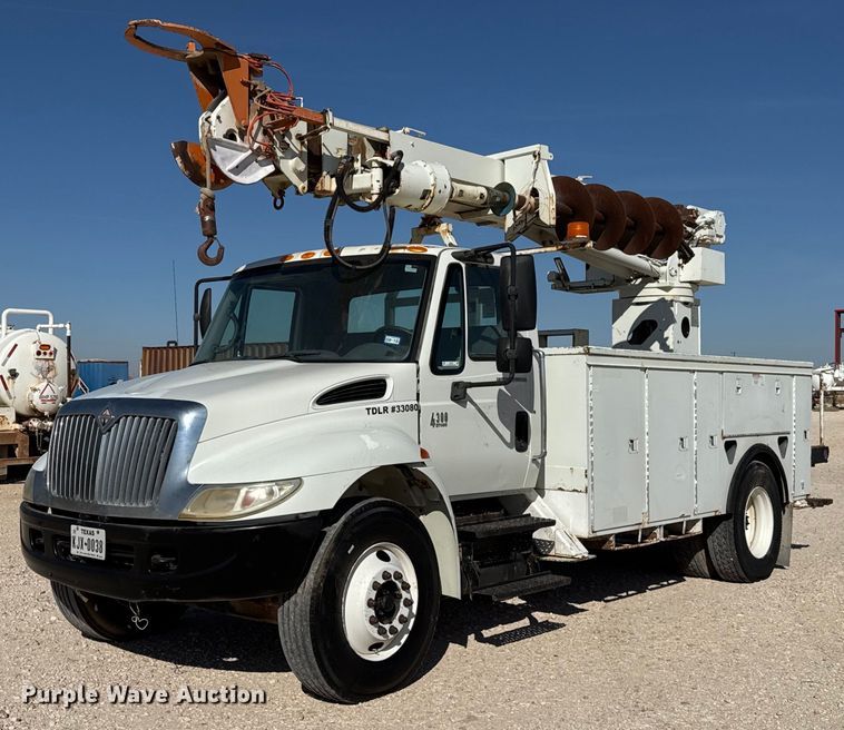 image for item EJ3197 2007 International 4300 digger derrick truck