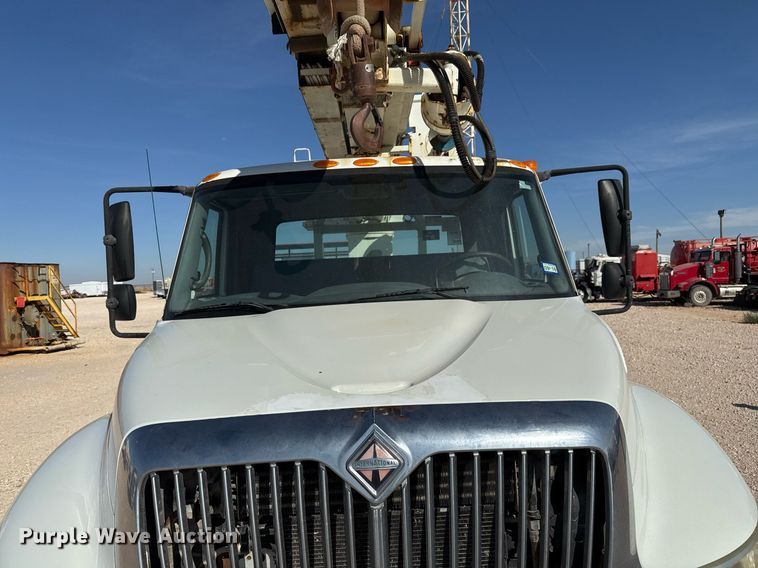 image for item EJ3197 2007 International 4300 digger derrick truck