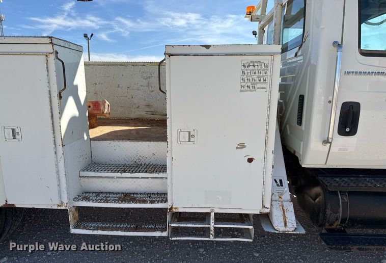 image for item EJ3197 2007 International 4300 digger derrick truck