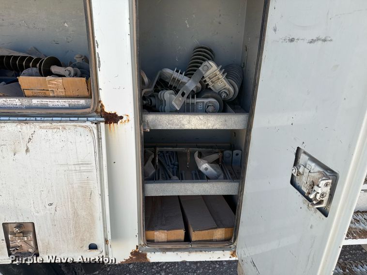 image for item EJ3197 2007 International 4300 digger derrick truck