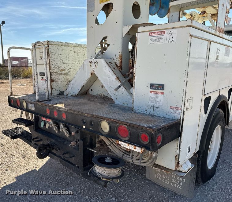 image for item EJ3197 2007 International 4300 digger derrick truck