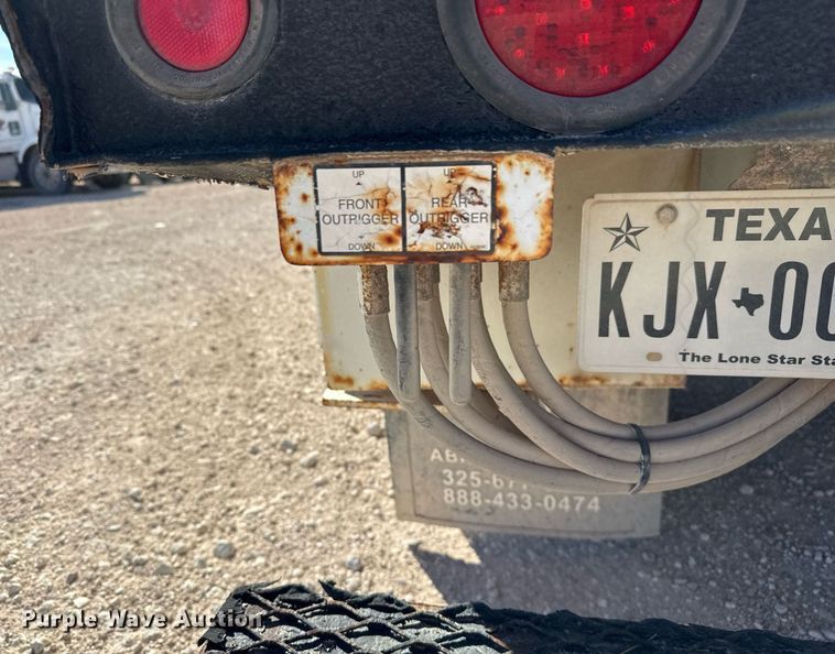 image for item EJ3197 2007 International 4300 digger derrick truck