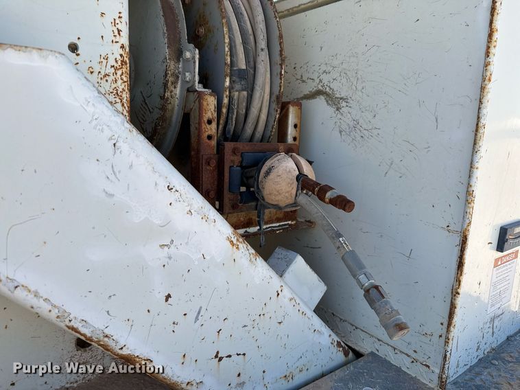 image for item EJ3197 2007 International 4300 digger derrick truck