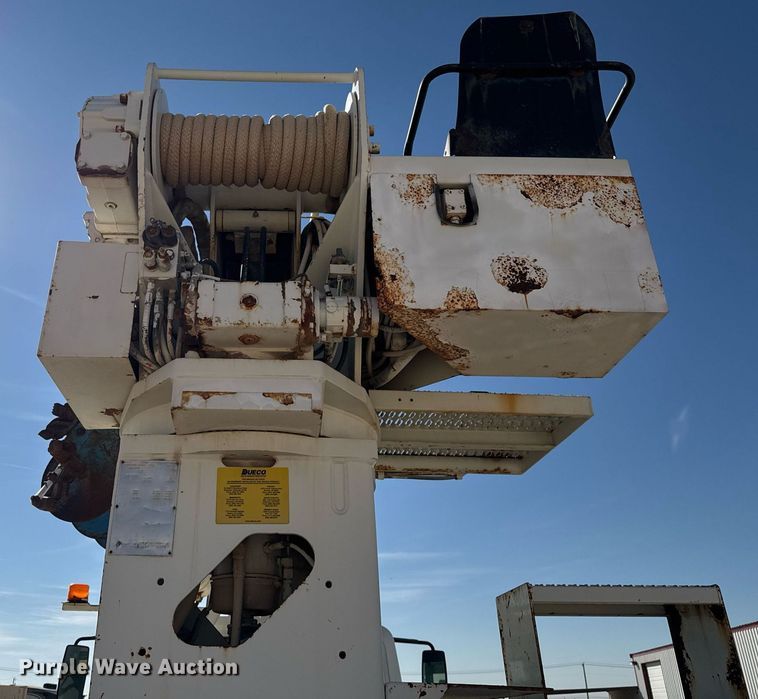 image for item EJ3197 2007 International 4300 digger derrick truck