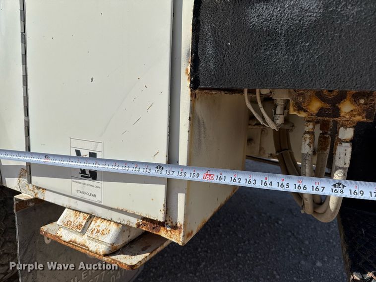 image for item EJ3197 2007 International 4300 digger derrick truck