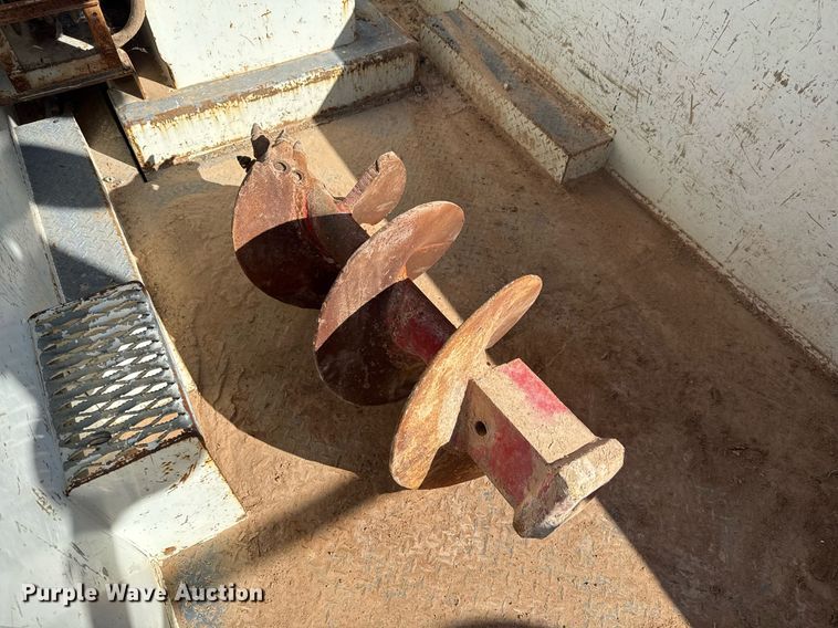 image for item EJ3197 2007 International 4300 digger derrick truck