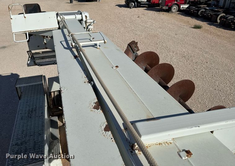 image for item EJ3197 2007 International 4300 digger derrick truck