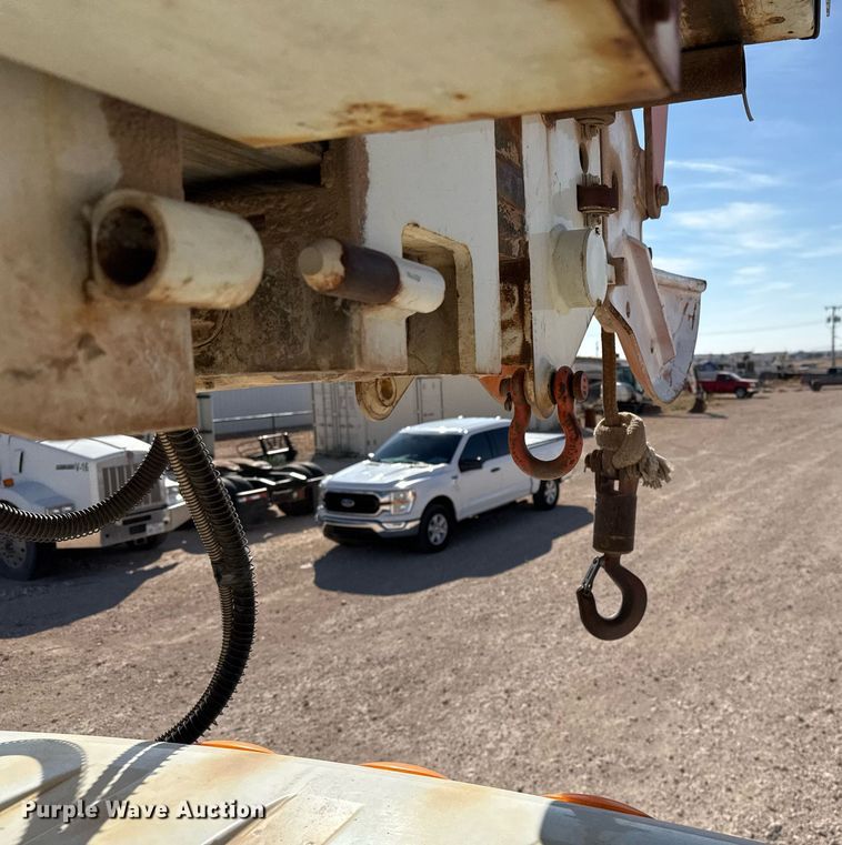 image for item EJ3197 2007 International 4300 digger derrick truck