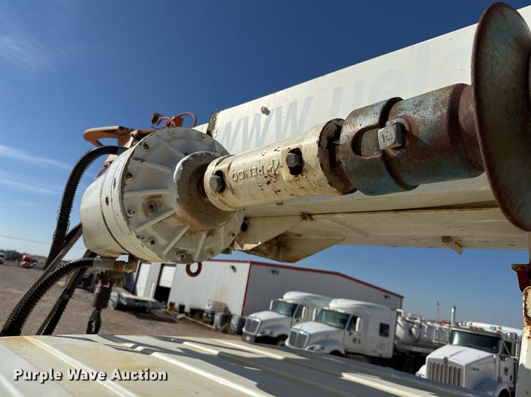 image for item EJ3197 2007 International 4300 digger derrick truck