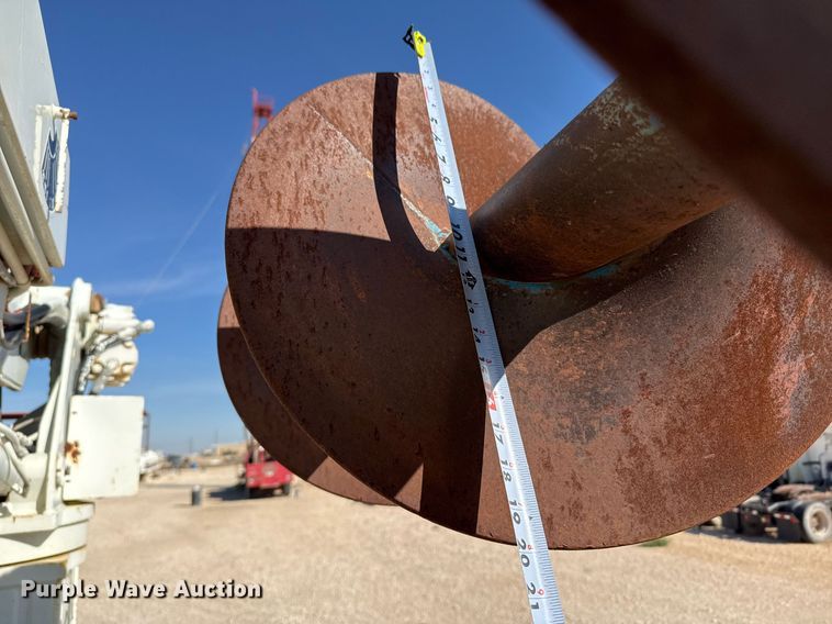 image for item EJ3197 2007 International 4300 digger derrick truck