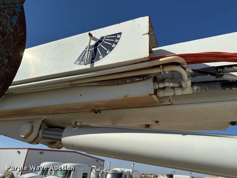 image for item EJ3197 2007 International 4300 digger derrick truck