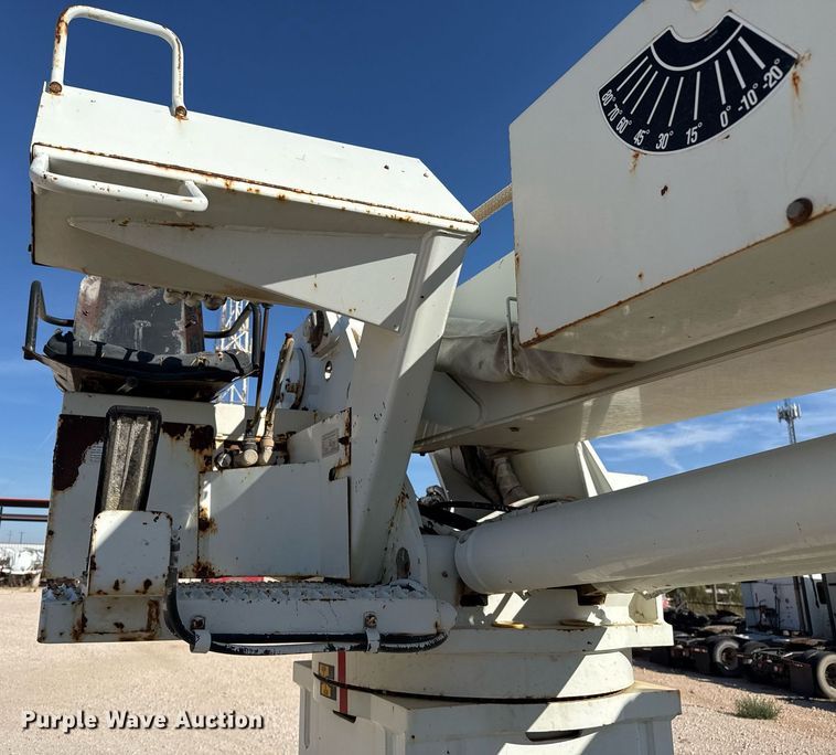 image for item EJ3197 2007 International 4300 digger derrick truck