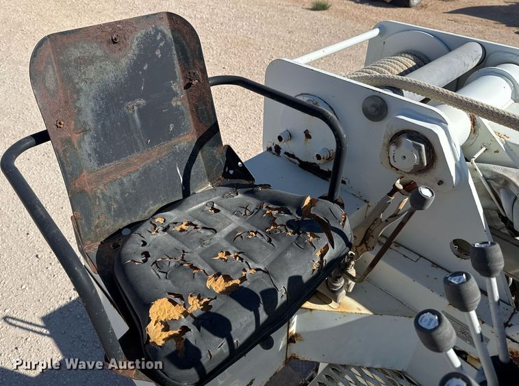 image for item EJ3197 2007 International 4300 digger derrick truck