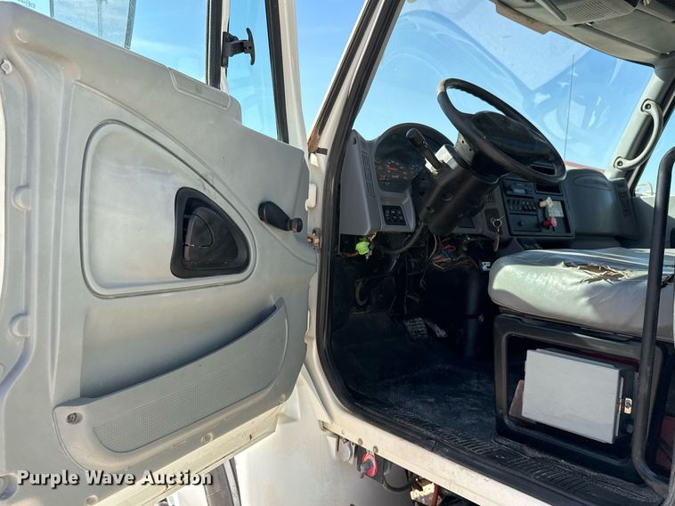 image for item EJ3197 2007 International 4300 digger derrick truck