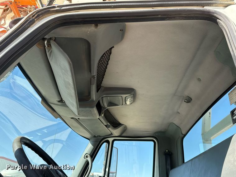 image for item EJ3197 2007 International 4300 digger derrick truck