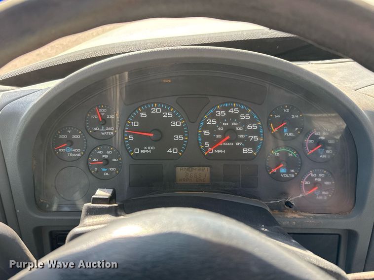 image for item EJ3197 2007 International 4300 digger derrick truck