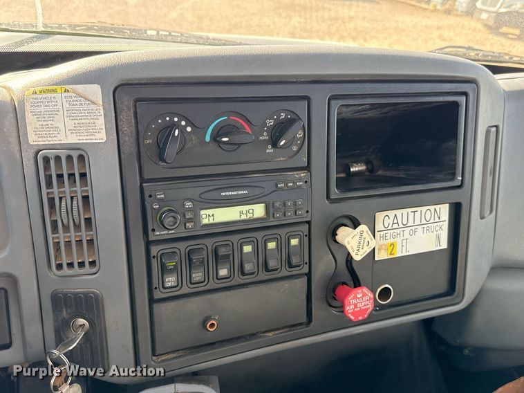 image for item EJ3197 2007 International 4300 digger derrick truck