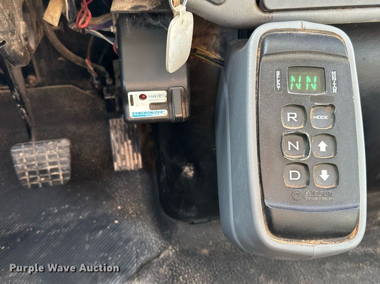 image for item EJ3197 2007 International 4300 digger derrick truck